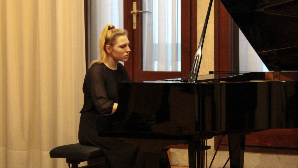 5_koncert_likovna_razstava (13)